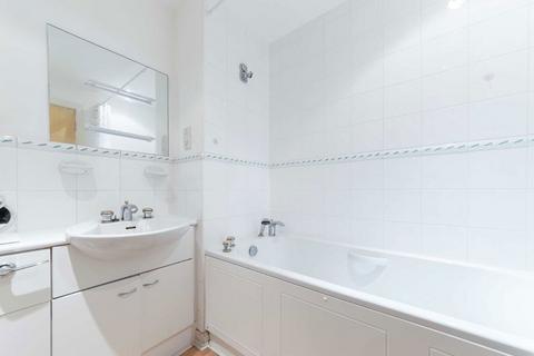 2 bedroom flat to rent, Boardwalk Place, London E14