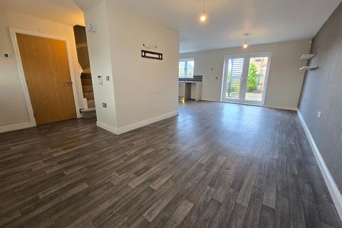 3 bedroom semi-detached house to rent, 14 Howgate Drive, Eastfield, Scarborough