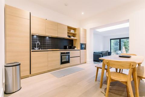2 bedroom flat to rent, Victoria Road, Stroud Green