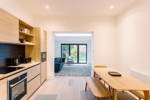 2 bedroom flat to rent, Victoria Road, Stroud Green