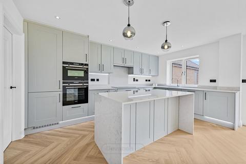4 bedroom detached house for sale, Russell Road, Toddington, Dunstable , LU5