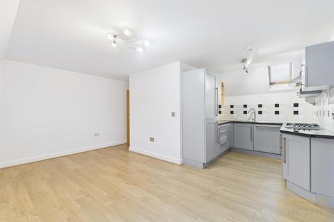 2 bedroom coach house to rent, Barton Close, Innsworth, Gloucester