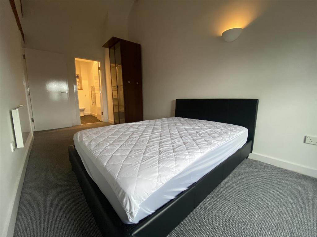1st Bedroom (2).jpeg