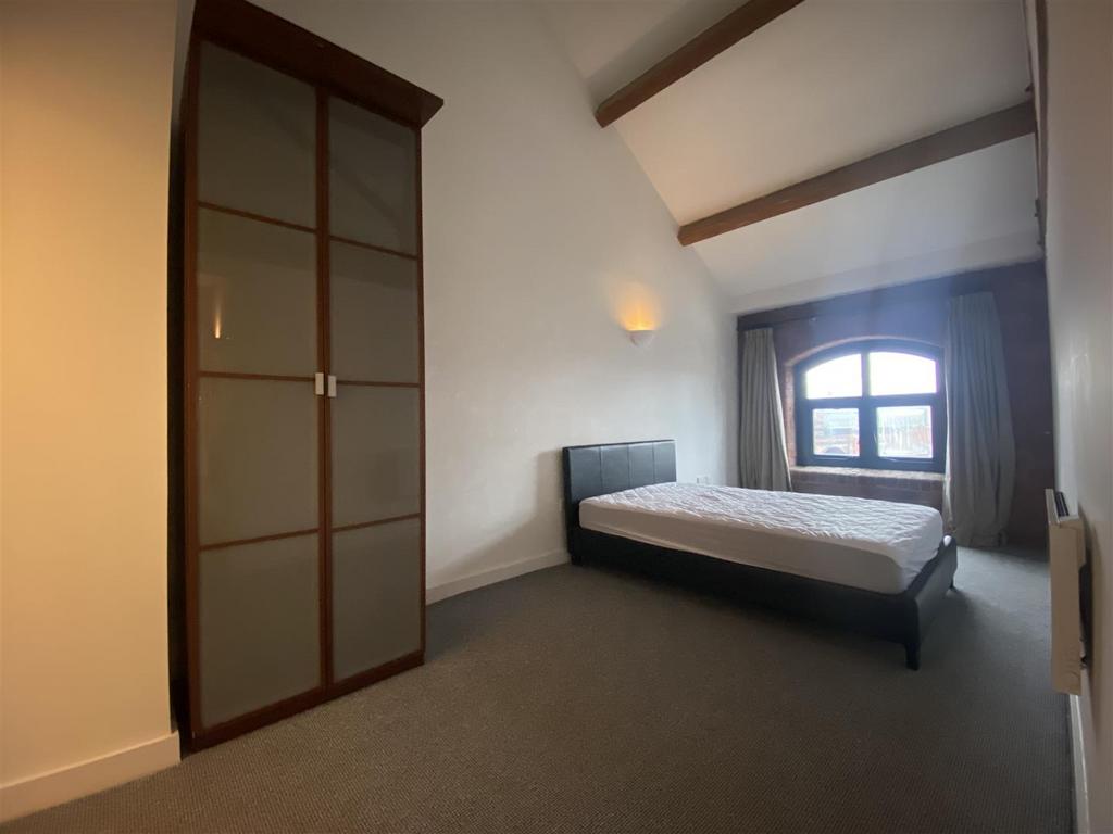 1st Bedroom (4).jpeg