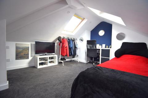 4 bedroom semi-detached house for sale, Lloyd Avenue, Gatley, SK8 4BT