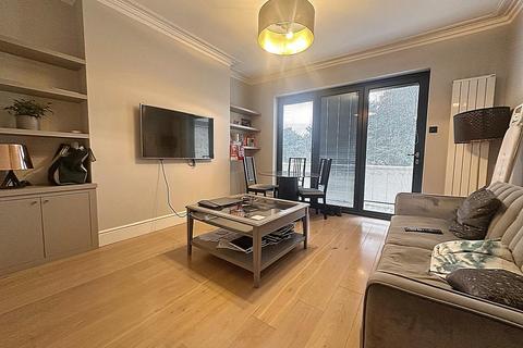 2 bedroom flat to rent, 11 The Common, W5