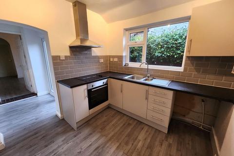 2 bedroom terraced house to rent, Bearmore Road, Cradley Heath B64