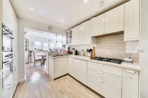 6 bedroom bungalow for sale, Segensworth Road, Titchfield Park, Hampshire, PO15