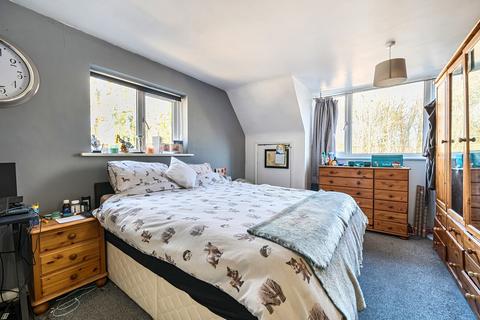 6 bedroom bungalow for sale, Segensworth Road, Titchfield Park, Hampshire, PO15