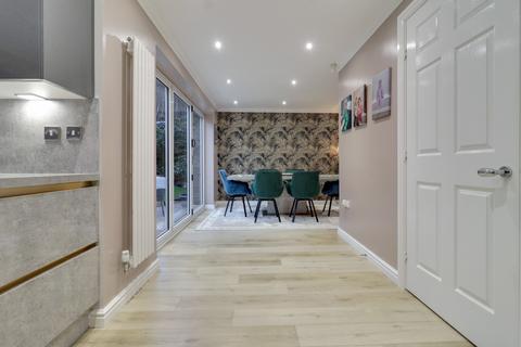 4 bedroom detached house for sale, The Courtyard, Fenay Bridge, Huddersfield, West Yorkshire, HD8