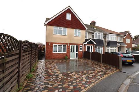 4 bedroom end of terrace house for sale, Marina Avenue, Rayleigh, SS6