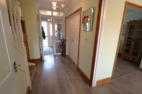 4 bedroom end of terrace house for sale, Marina Avenue, Rayleigh, SS6