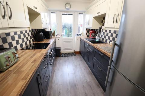 4 bedroom end of terrace house for sale, Marina Avenue, Rayleigh, SS6