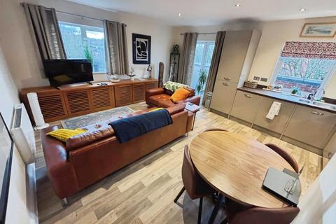 2 bedroom apartment to rent, Chantry Court, Lichfield, WS13 6FJ
