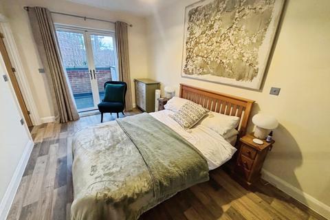 2 bedroom apartment to rent, Chantry Court, Lichfield, WS13 6FJ