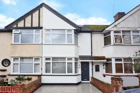3 bedroom terraced house to rent, Saxon Avenue, Feltham