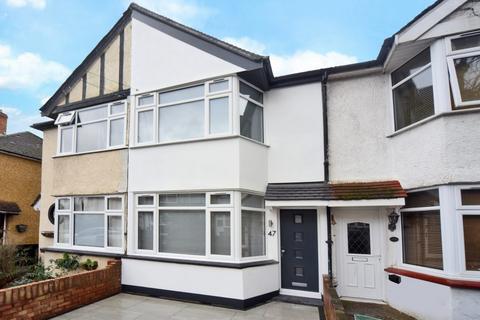 3 bedroom terraced house to rent, Saxon Avenue, Feltham