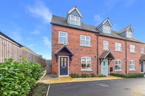 4 bedroom end of terrace house for sale, Barrowfield Drive, Stamford PE9