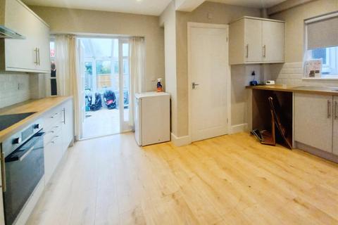3 bedroom end of terrace house to rent, St. Stephens Road, Canterbury