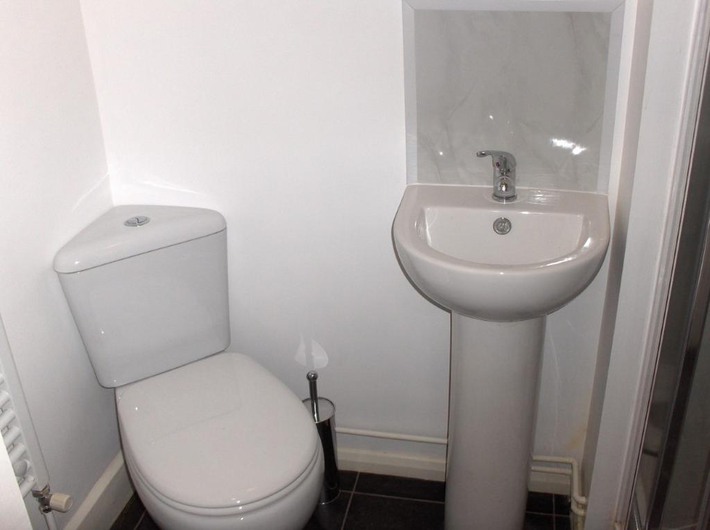 Room 1 - Bathroom 3  Medium  T202601091028.jpg