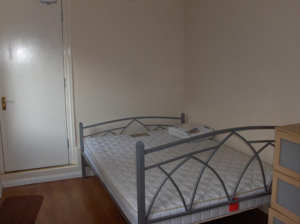 Bedroom 6 - 2  Medium  T202601091028.jpg