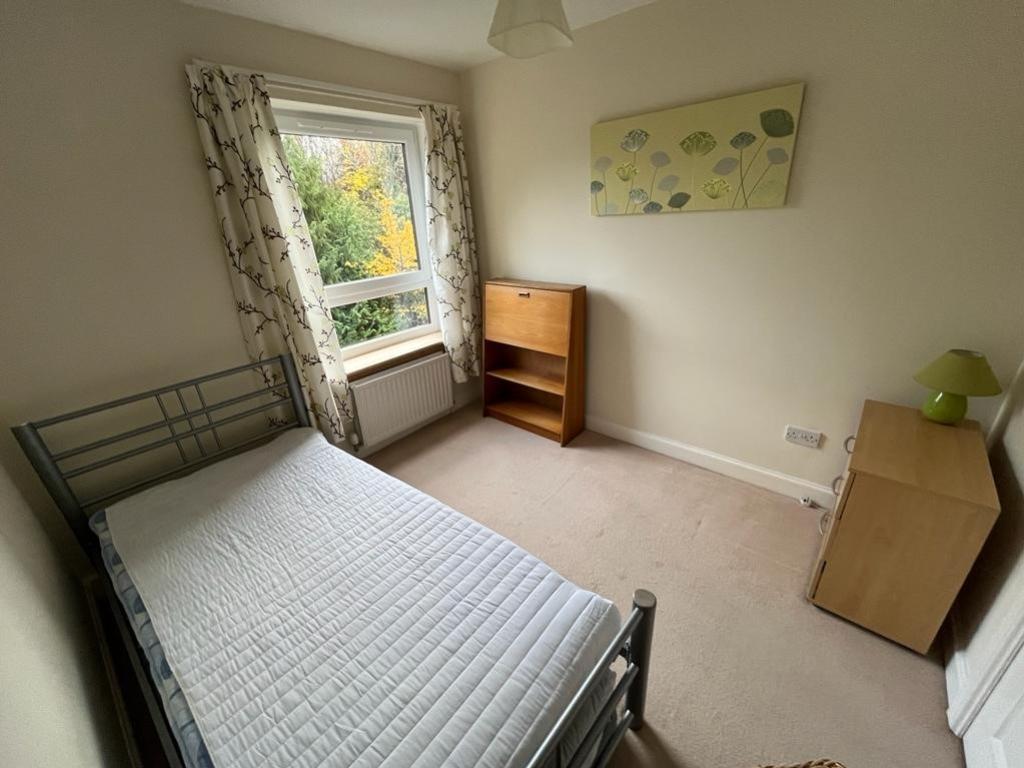 Small bedroom 2