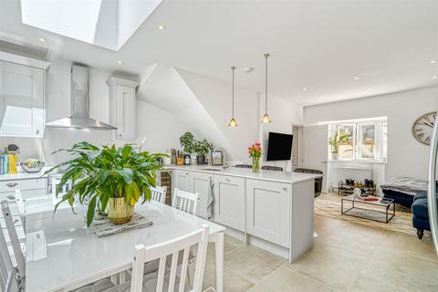 3 bedroom house for sale, Barnes High Street, Barnes. London, SW13
