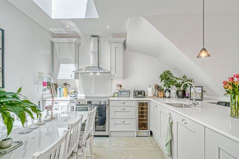 3 bedroom house for sale, Barnes High Street, Barnes. London, SW13