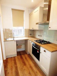 2 bedroom end of terrace house to rent, Oban Street, Leeds LS12