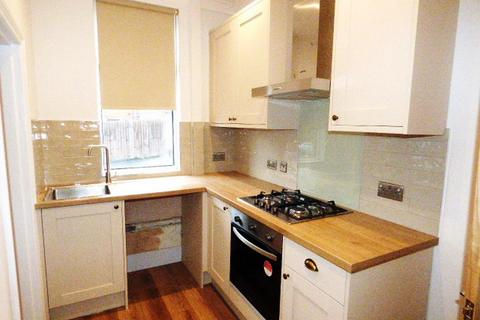 2 bedroom end of terrace house to rent, Oban Street, Leeds LS12