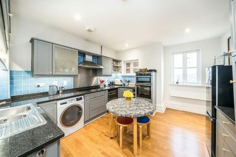 3 bedroom flat to rent, Stockwell Green, London SW9