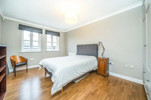 3 bedroom flat to rent, Stockwell Green, London SW9
