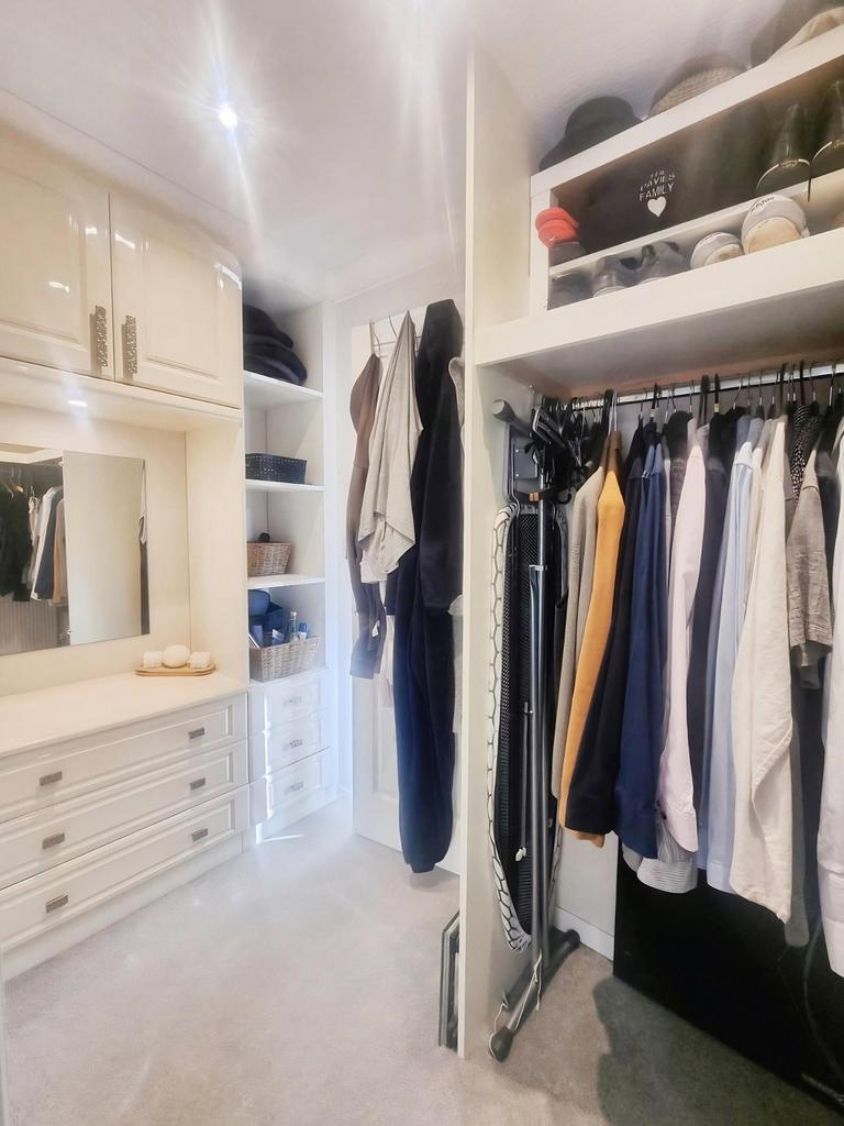 Walk-in wardrobe