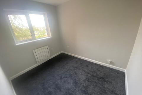 2 bedroom flat to rent, 1217 London Road, Leigh On Sea SS9