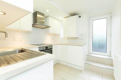 2 bedroom flat to rent, Fairhazel Gardens, London NW6