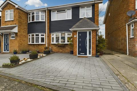 3 bedroom semi-detached house for sale, Northlands Close, Stanford-Le-Hope, SS17