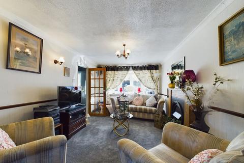 3 bedroom semi-detached house for sale, Northlands Close, Stanford-Le-Hope, SS17