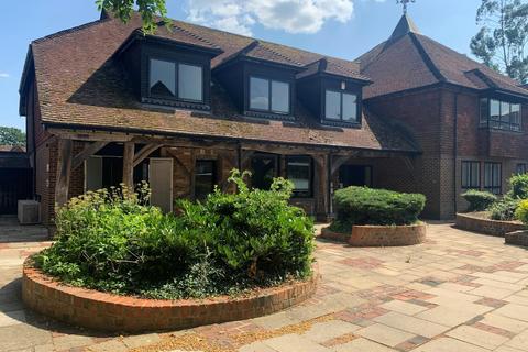 Office to rent, 4 The Courtyard, Denmark Street Wokingham RG40 2AZ