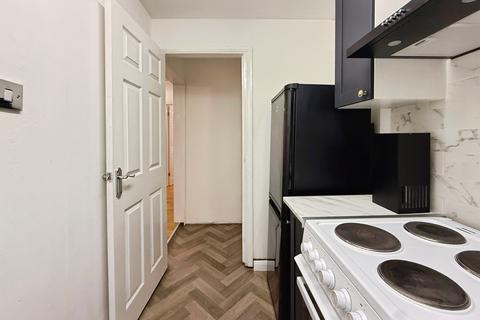 3 bedroom flat to rent, Flat 4, 54 Bakers Hill, London