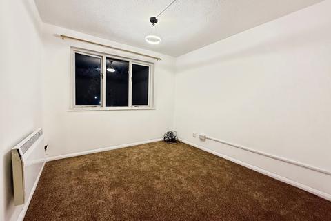 3 bedroom flat to rent, Flat 4, 54 Bakers Hill, London