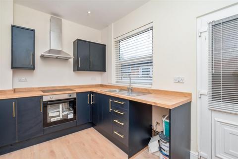 2 bedroom terraced house to rent, Windsor Road, Stirchley