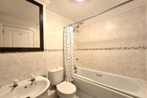 undefined, Glenwood Court, Farnborough GU14