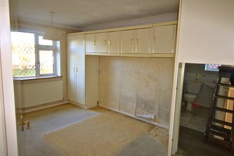 2 bedroom bungalow for sale, Heather Road, Bournemouth, BH10