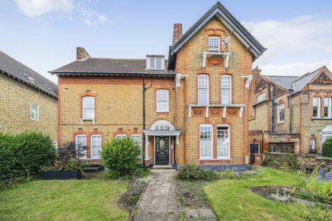 2 bedroom flat to rent, College Park Close, London, SE13