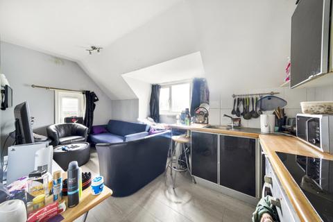 2 bedroom flat to rent, College Park Close, London, SE13