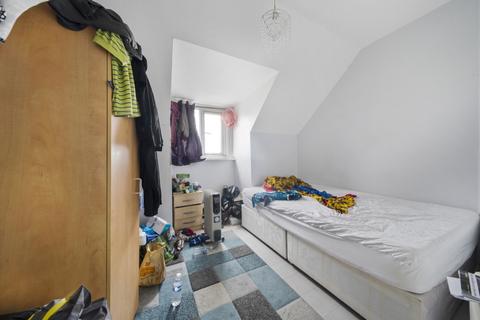 2 bedroom flat to rent, College Park Close, London, SE13