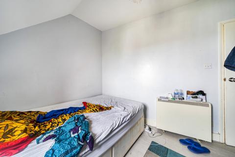 2 bedroom flat to rent, College Park Close, London, SE13