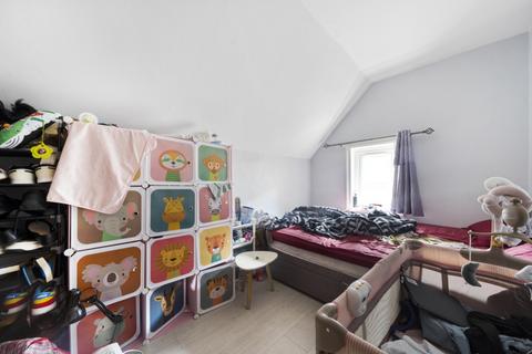 2 bedroom flat to rent, College Park Close, London, SE13