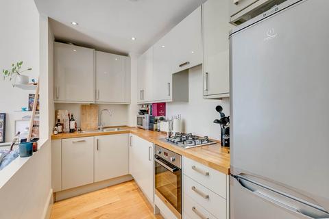 1 bedroom flat to rent, Earls Ct Square, ,
