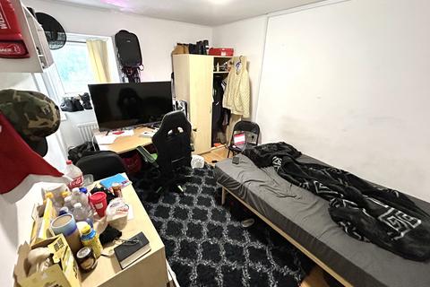 4 bedroom house to rent, St Michaels Court, Treforest CF37
